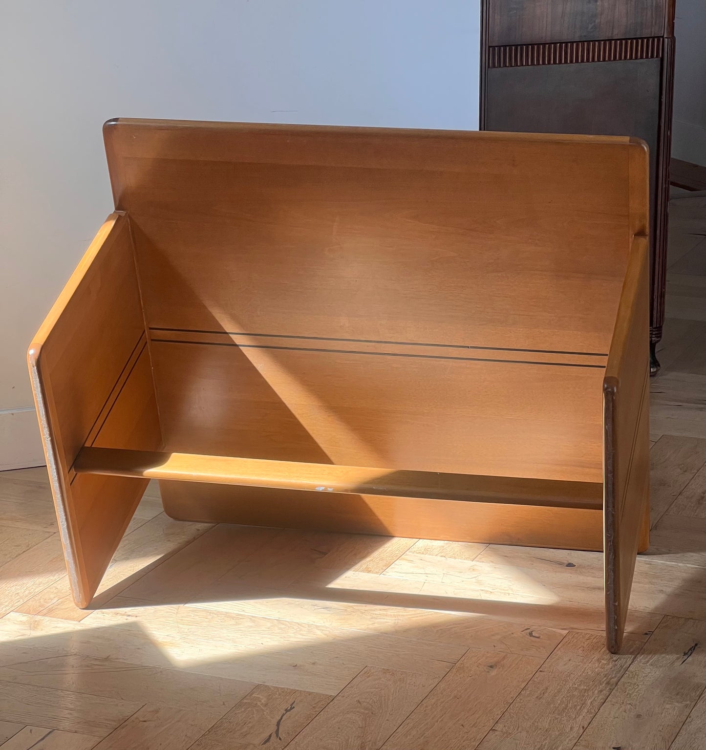 The “Artona” coffee table by Afra and Tobia Scarpa for Maxalto, 1975