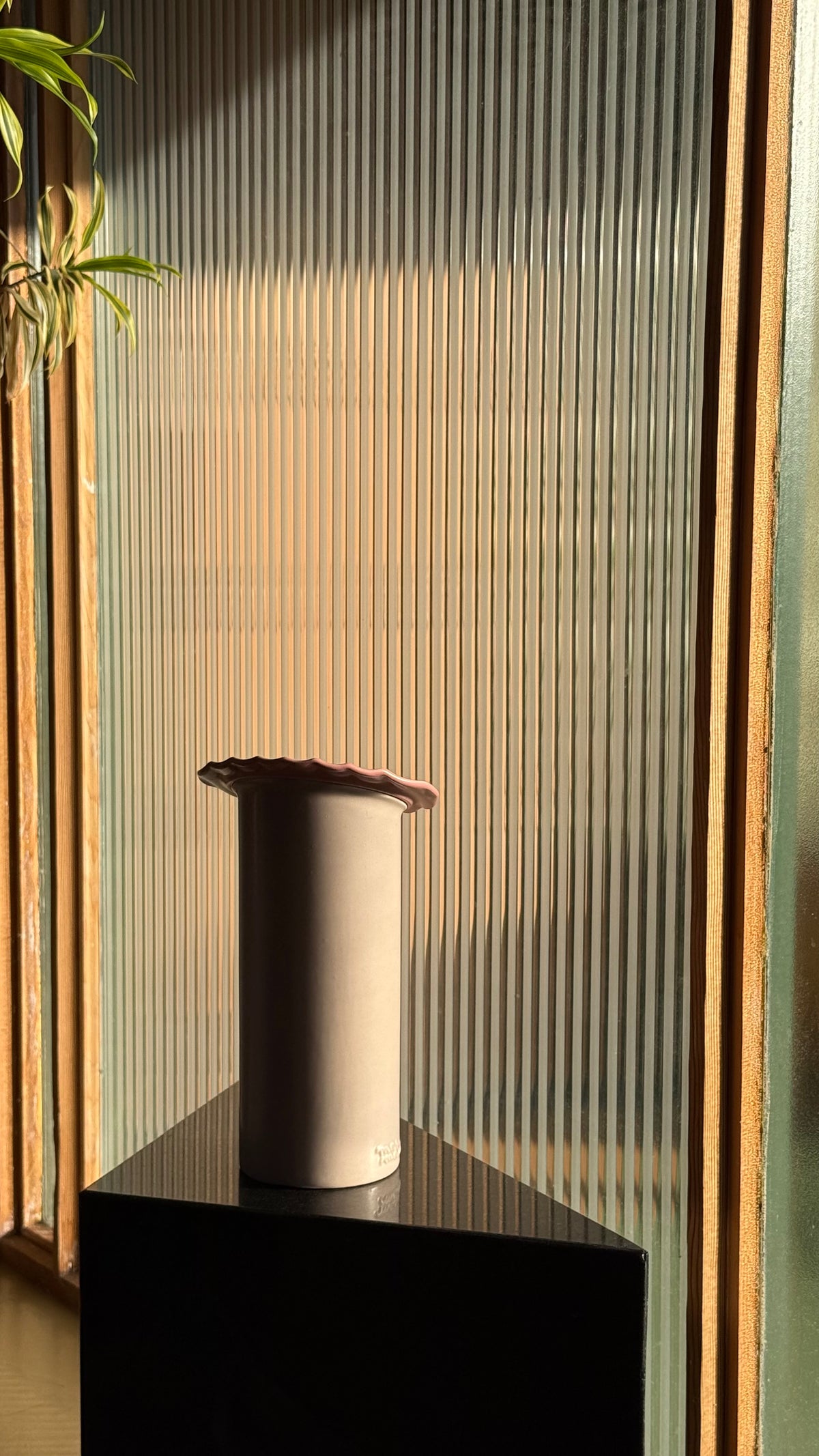 Postmodern pink vase by Masa Mami, late 20th century