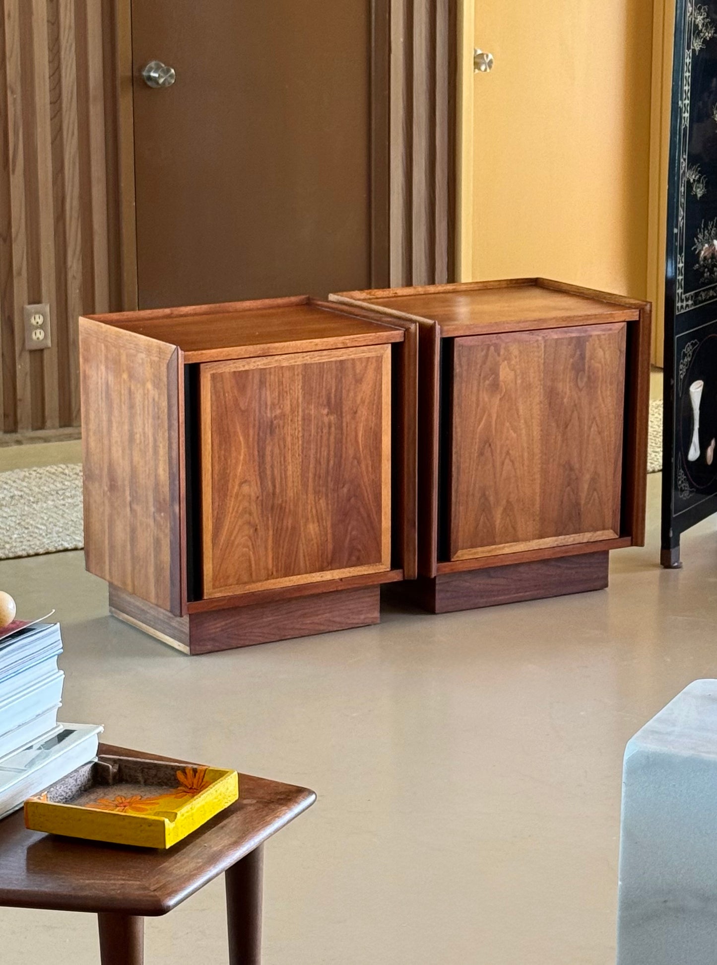 Pair of “Esprit” nightstands by Dillingham, circa 1960