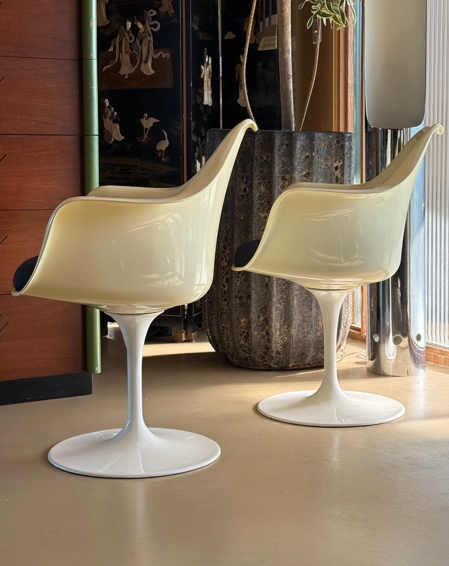 Pair of swivel tulip chairs by Eero Saarinen for Knoll, circa 1955