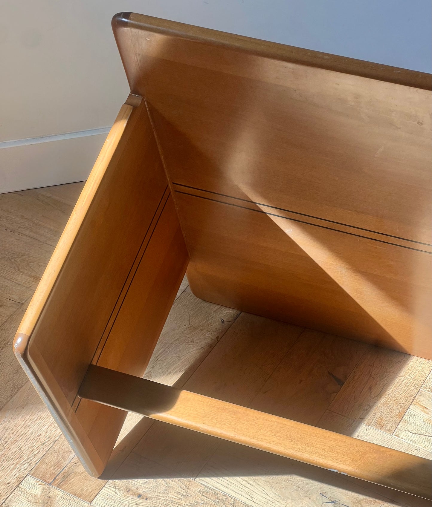The “Artona” coffee table by Afra and Tobia Scarpa for Maxalto, 1975