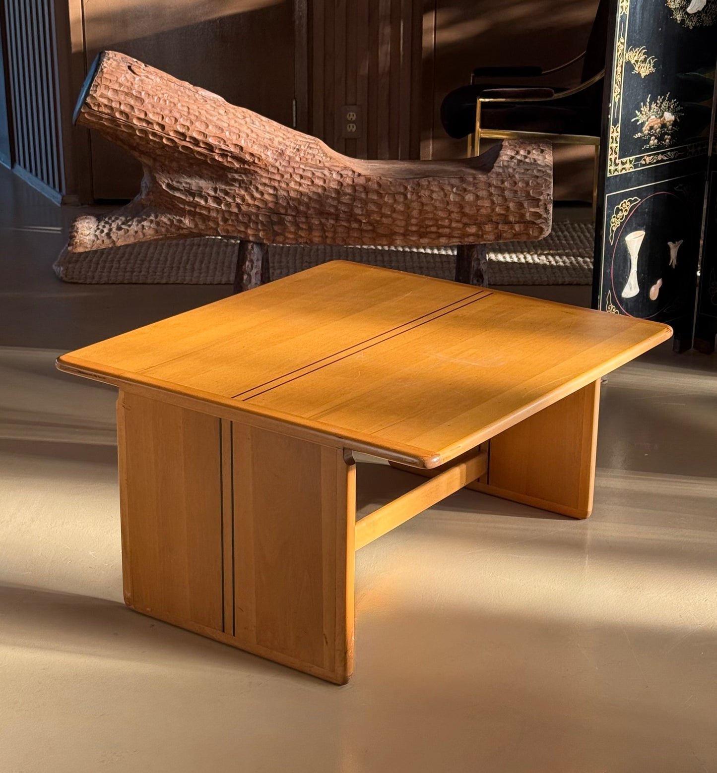 The “Artona” coffee table by Afra and Tobia Scarpa for Maxalto, 1975