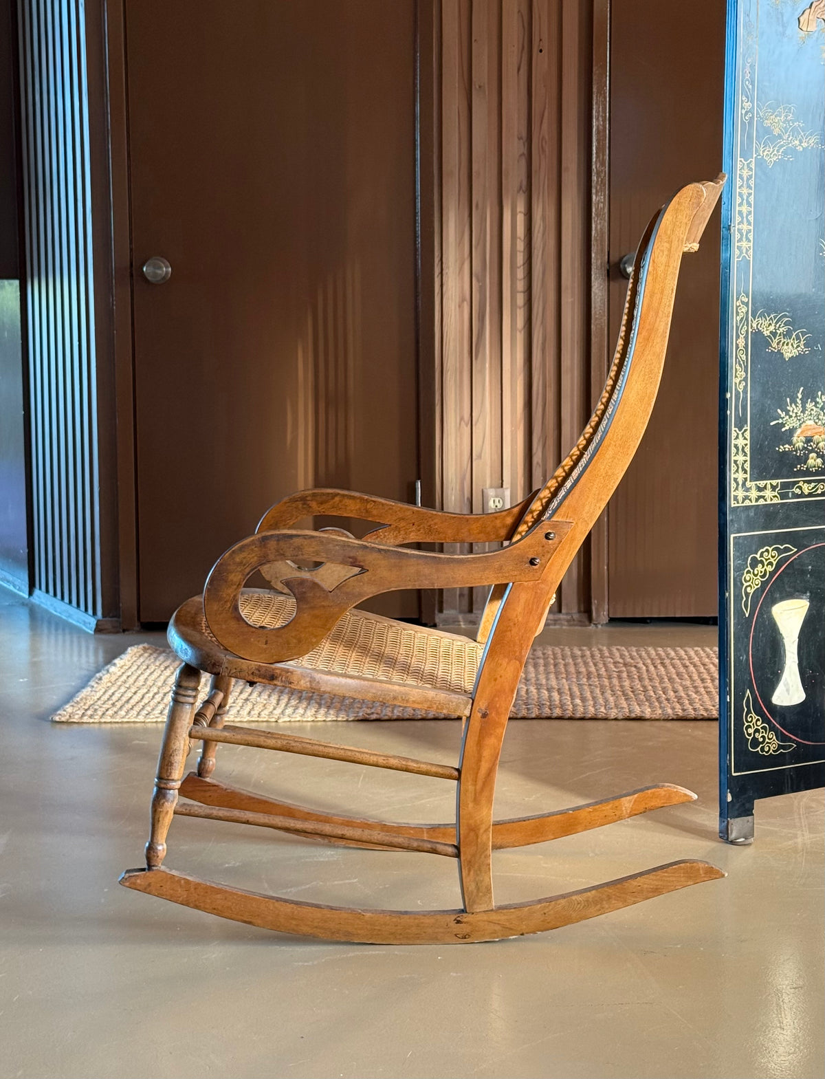 Antique rocking chair, 19th century