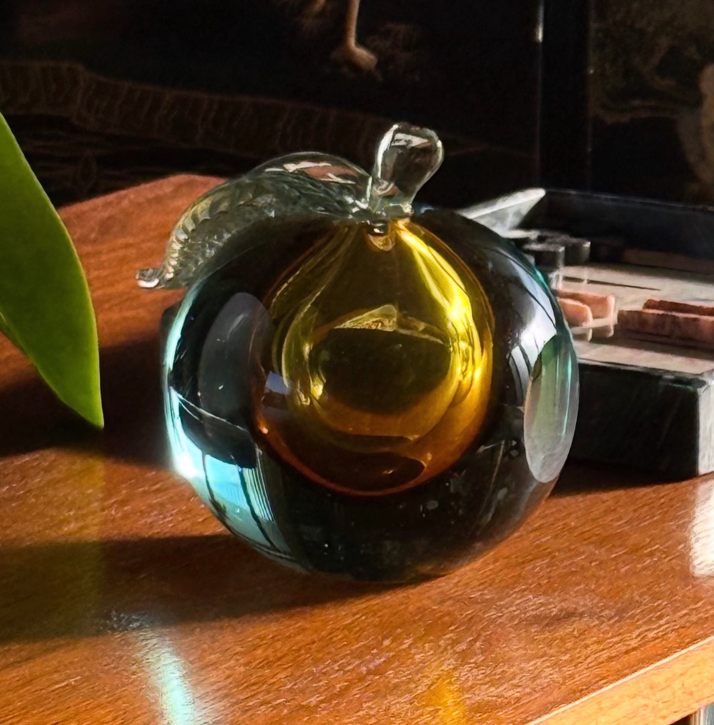 Large art glass sculpture of an apple, Italy 20th century