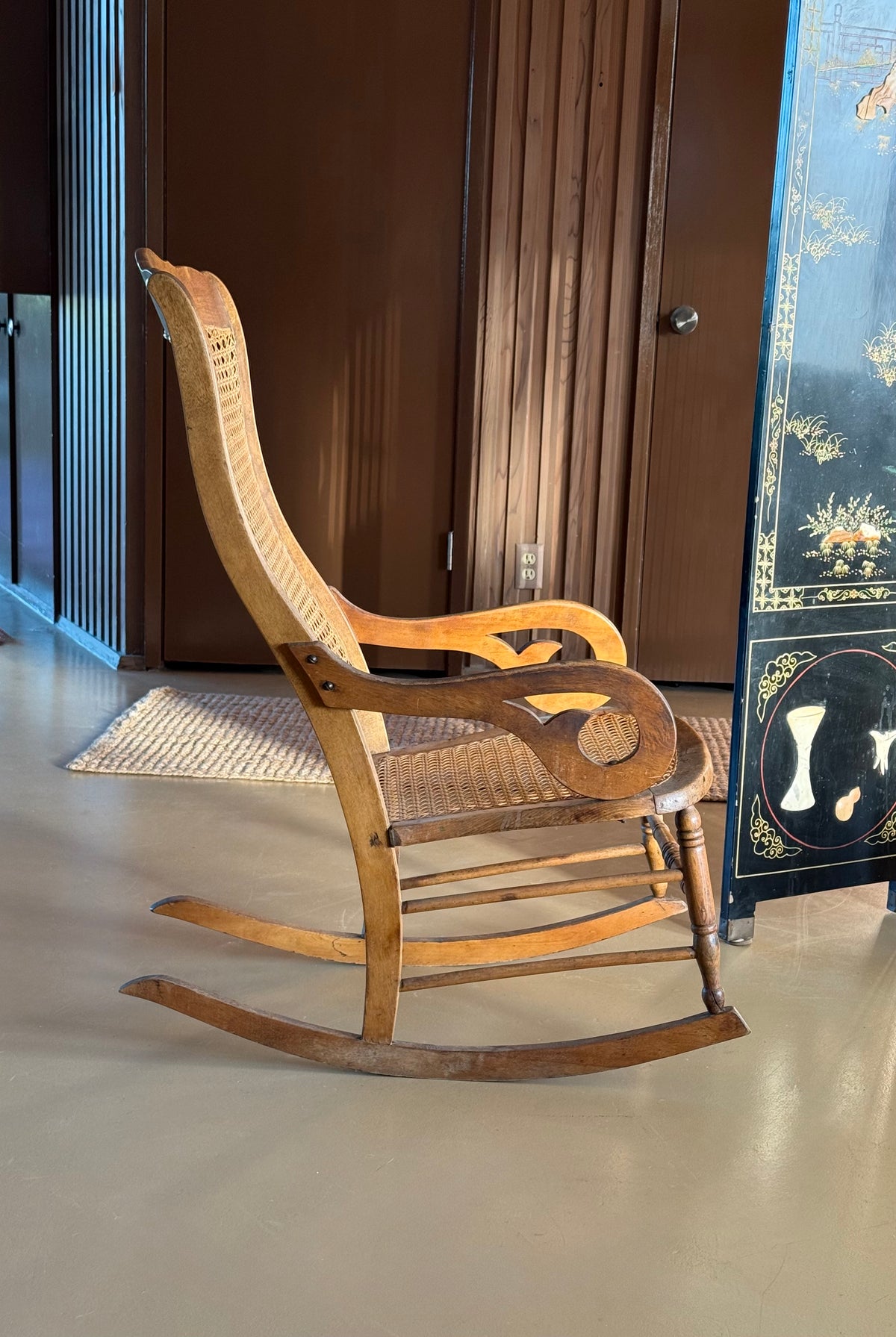 Antique rocking chair, 19th century
