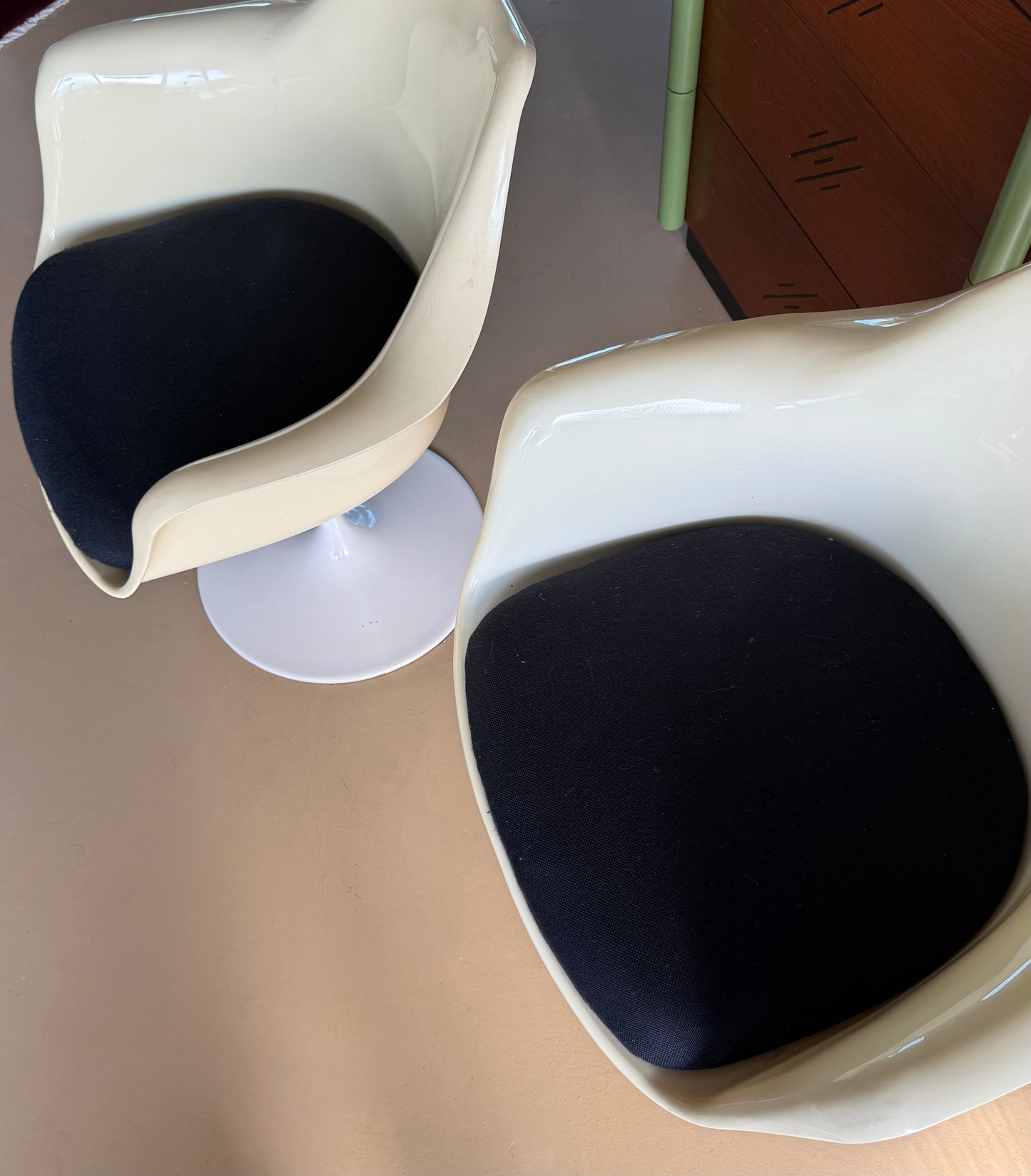 Pair of swivel tulip chairs by Eero Saarinen for Knoll, circa 1955