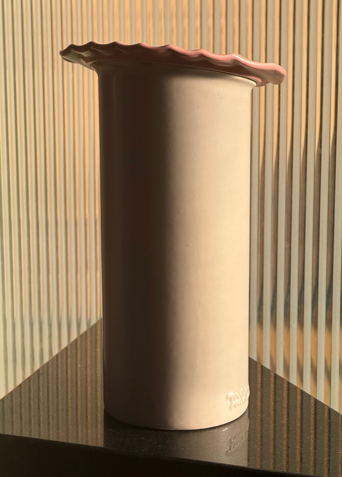 Postmodern pink vase by Masa Mami, late 20th century