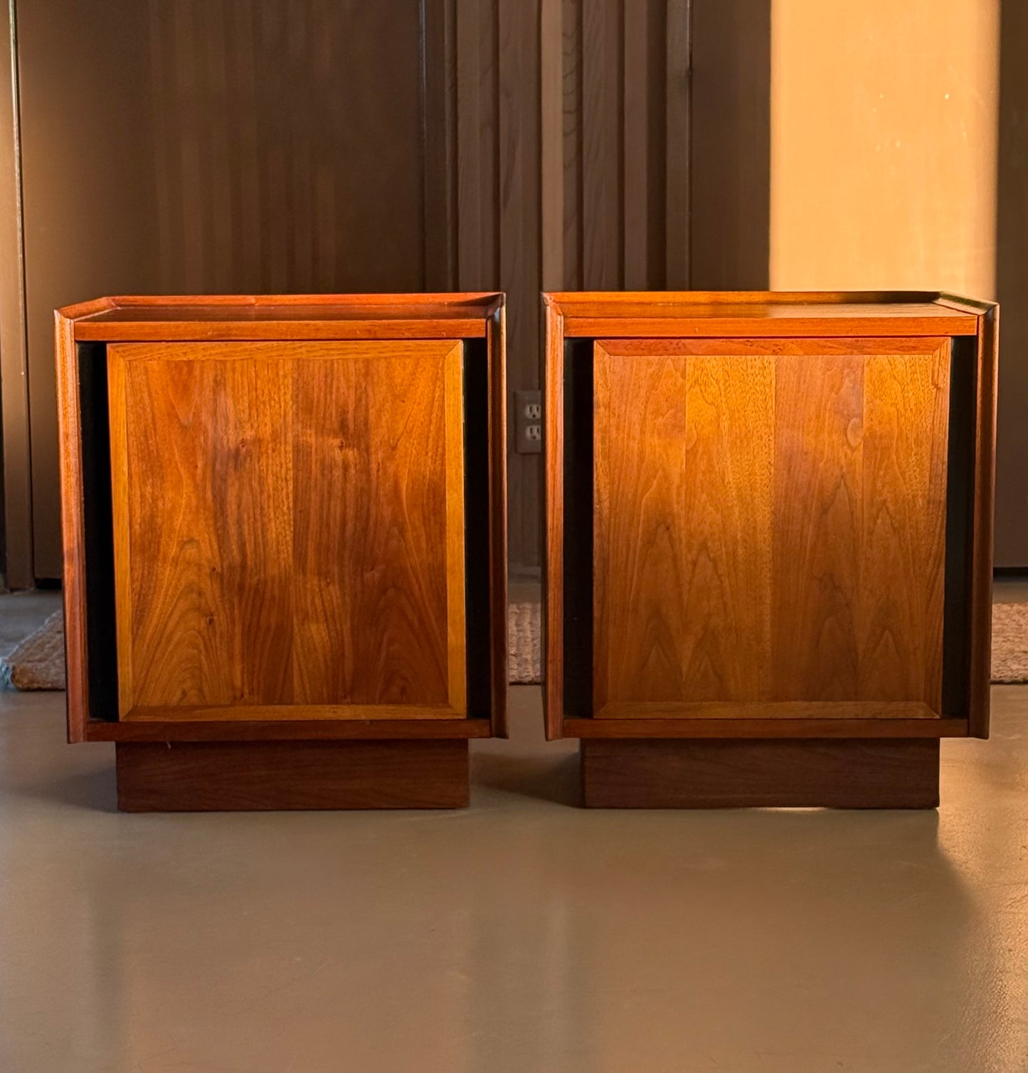 Pair of “Esprit” nightstands by Dillingham, circa 1960