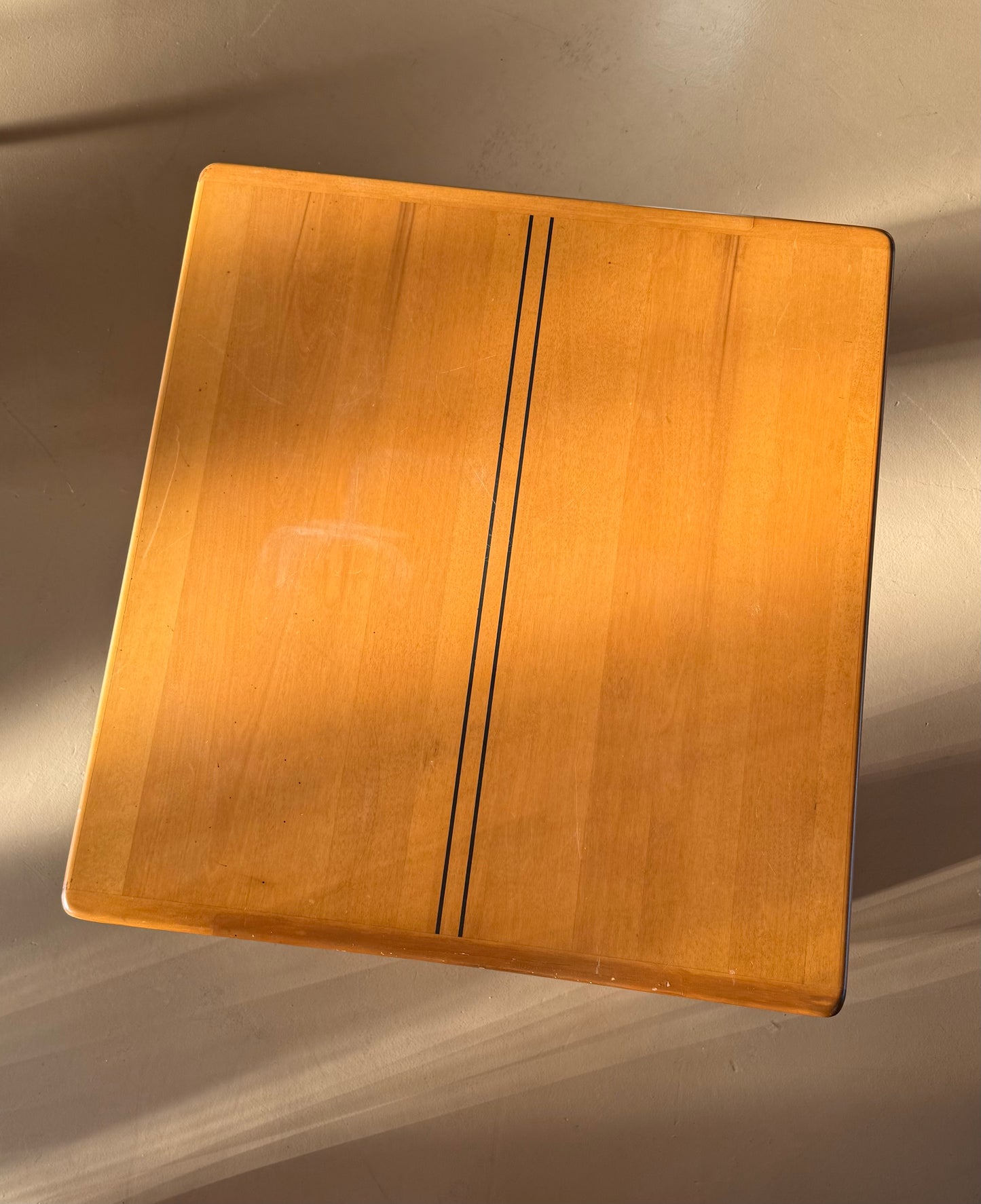 The “Artona” coffee table by Afra and Tobia Scarpa for Maxalto, 1975