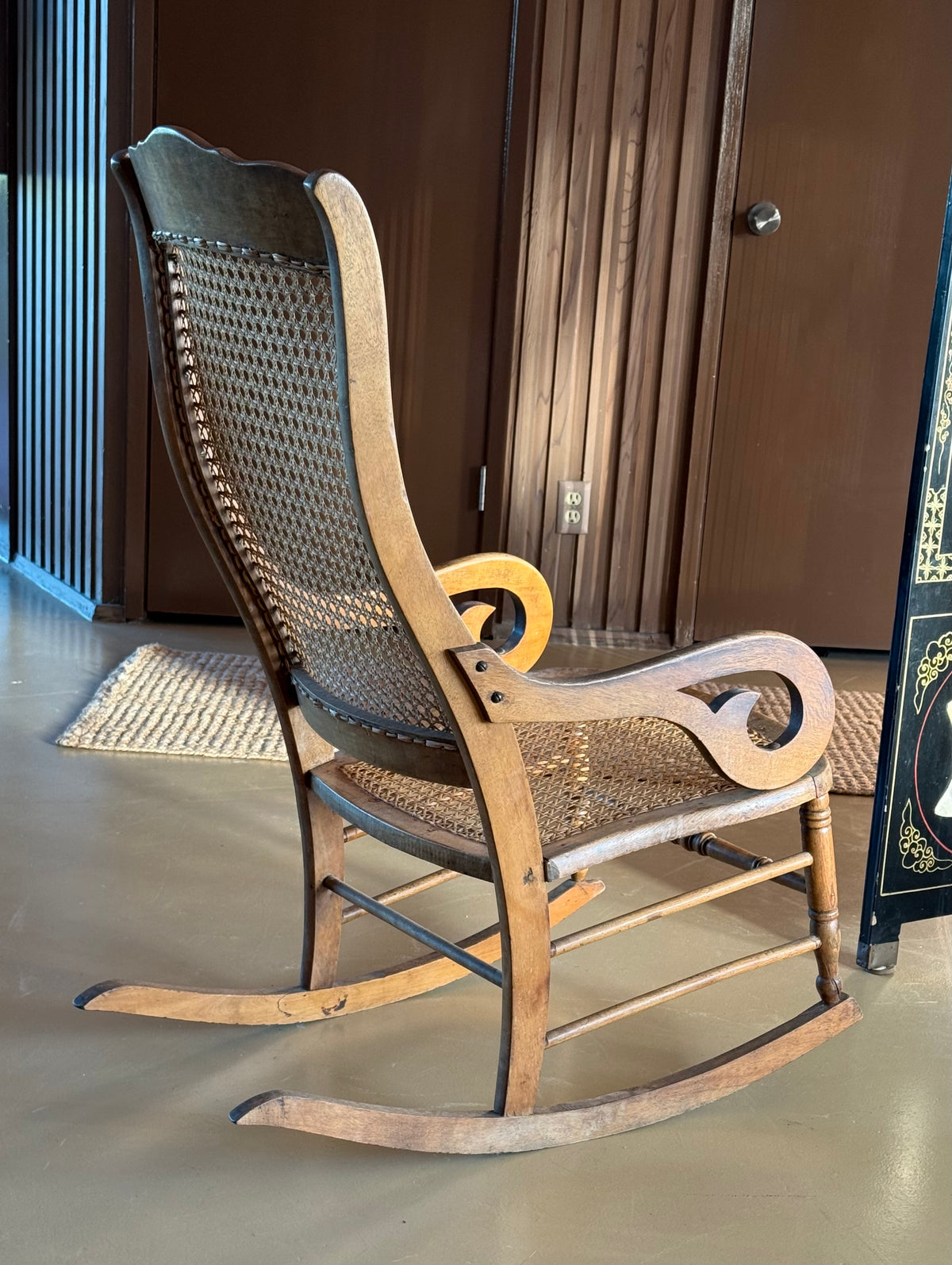 Antique rocking chair, 19th century