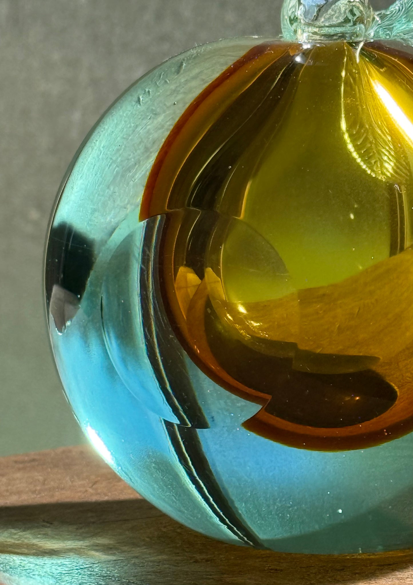 Large art glass sculpture of an apple, Italy 20th century