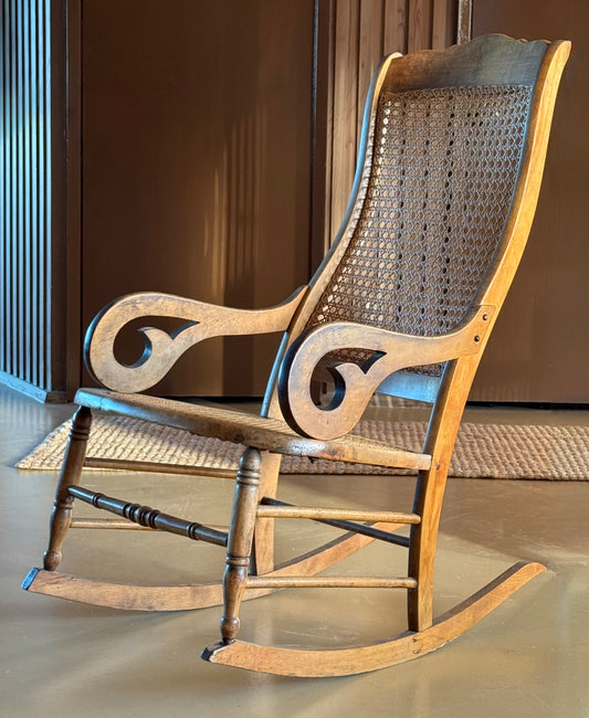 Antique rocking chair, 19th century