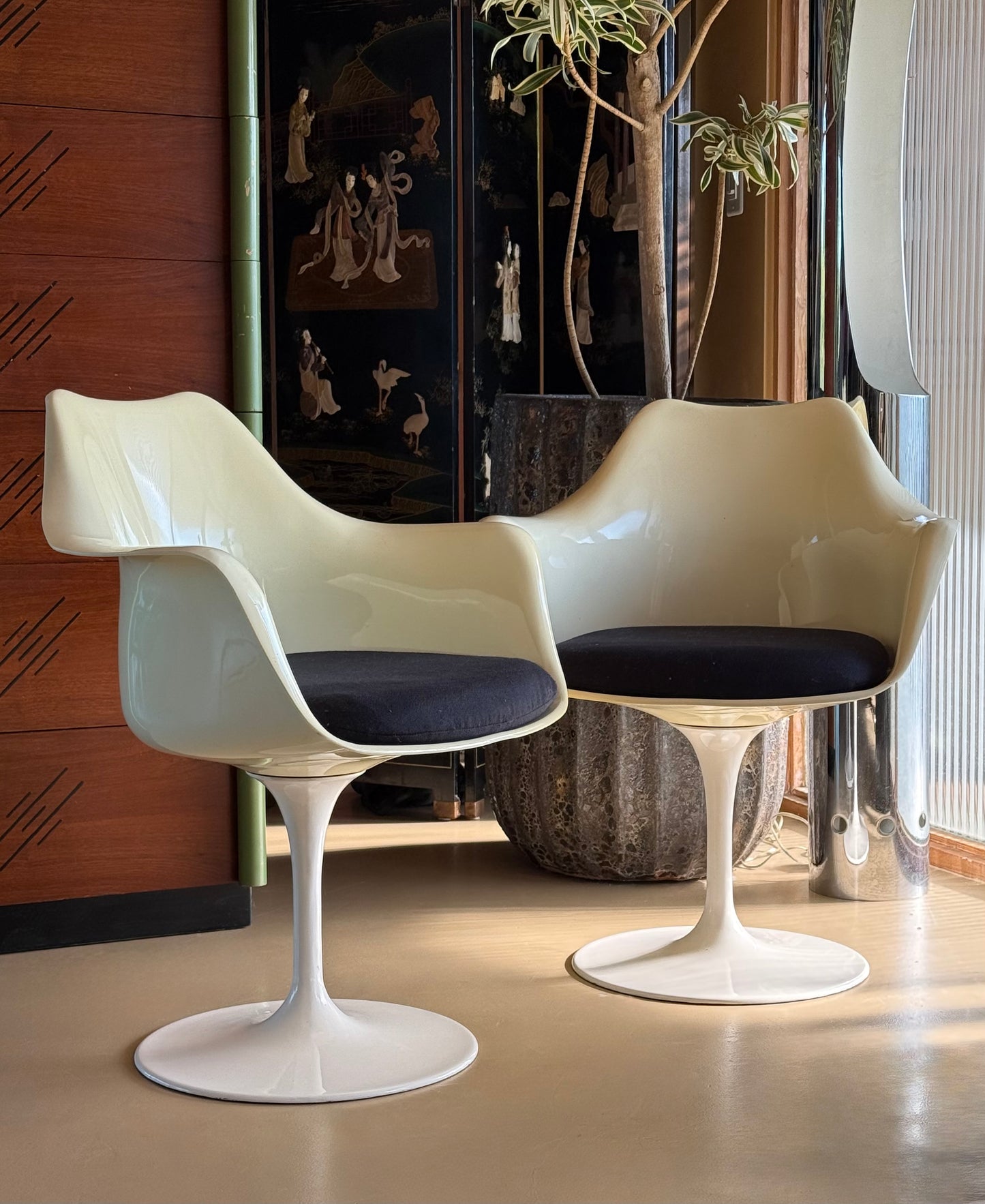 Pair of swivel tulip chairs by Eero Saarinen for Knoll, circa 1955