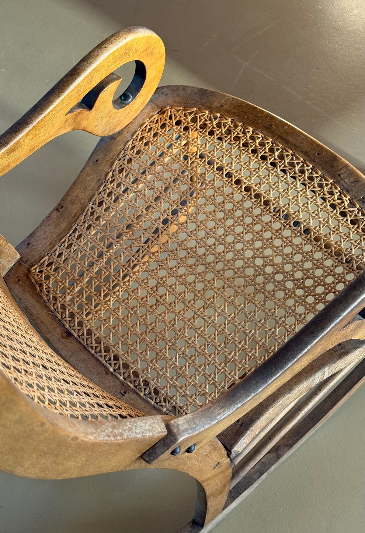 Antique rocking chair, 19th century