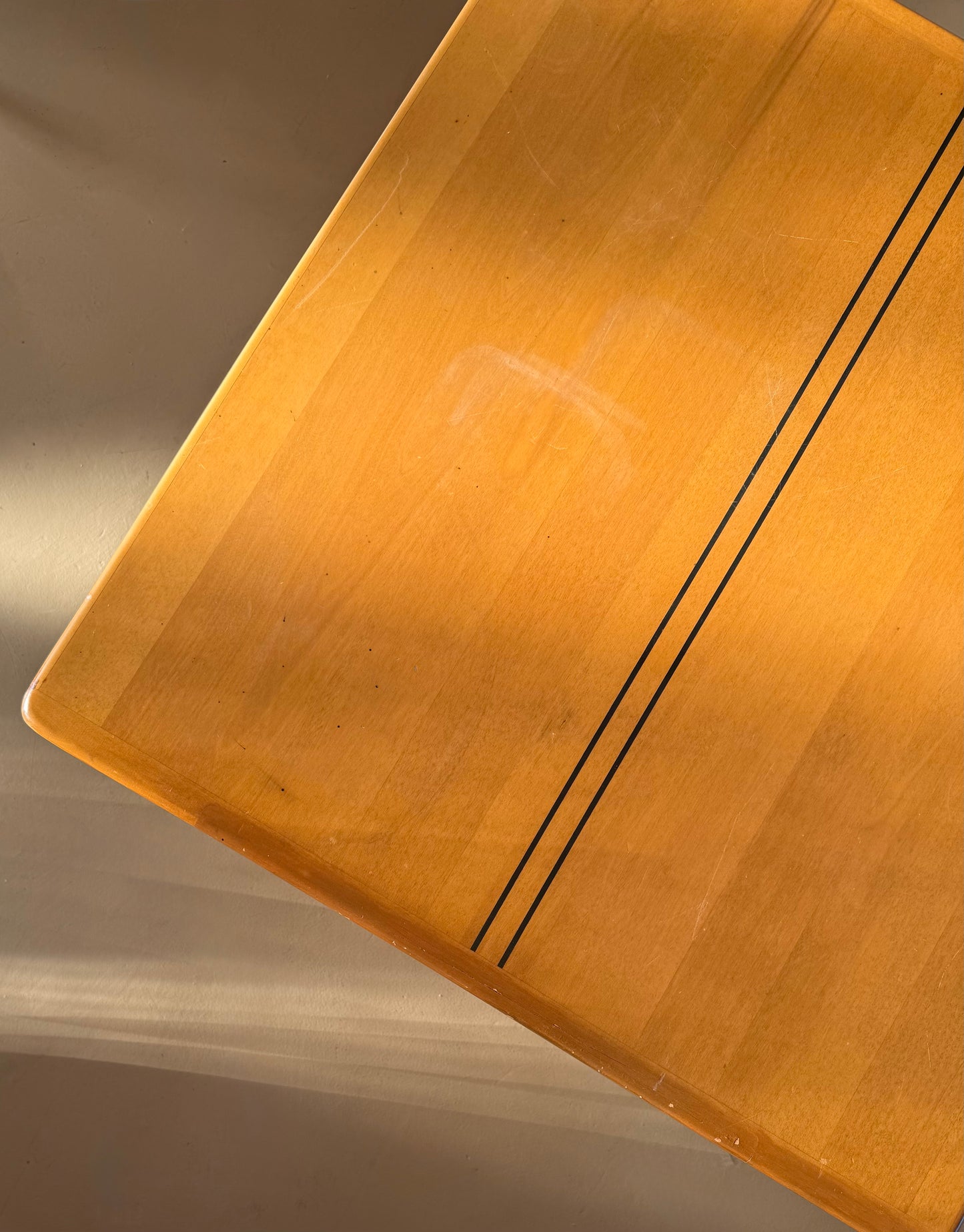 The “Artona” coffee table by Afra and Tobia Scarpa for Maxalto, 1975