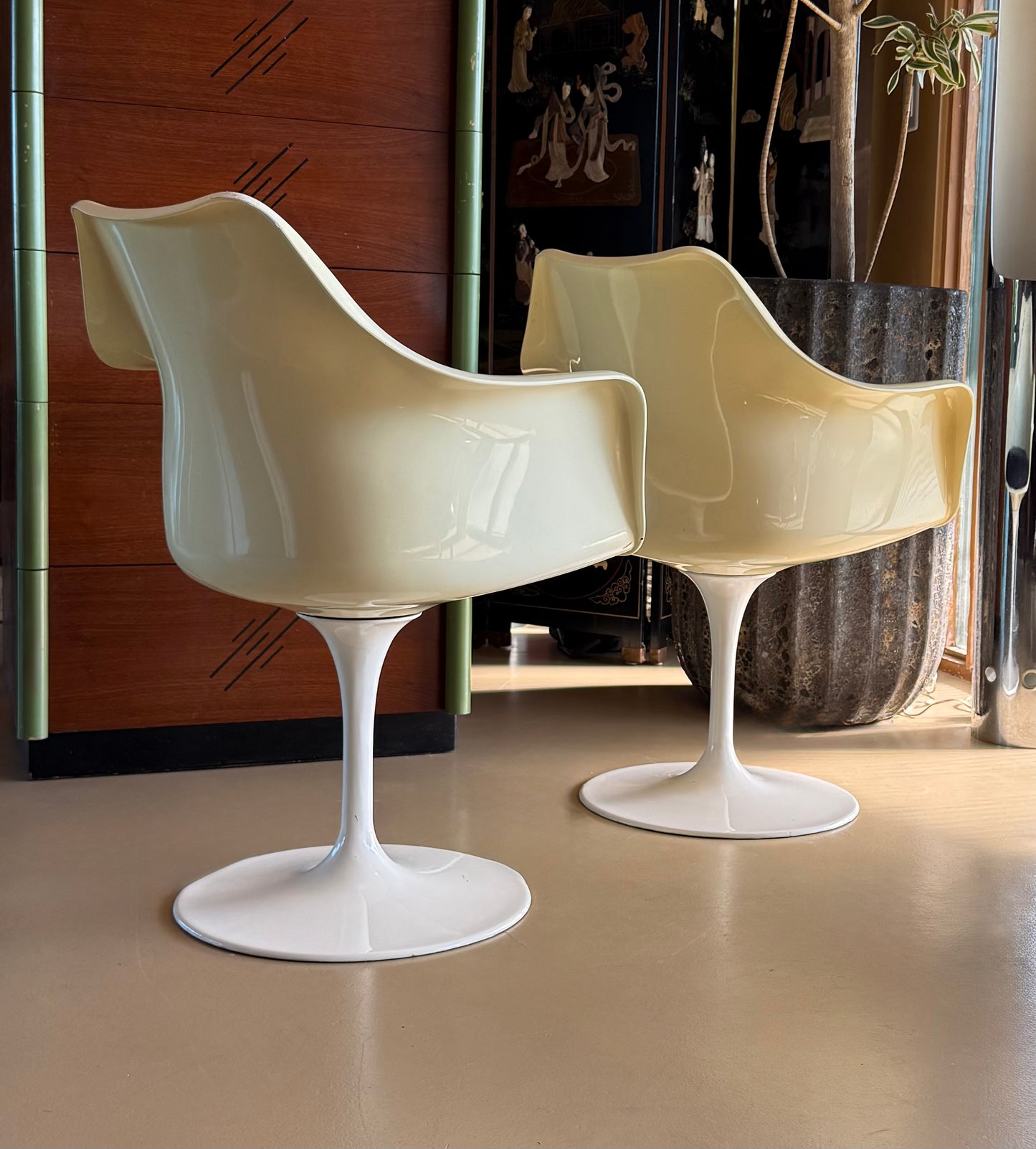 Pair of swivel tulip chairs by Eero Saarinen for Knoll, circa 1955